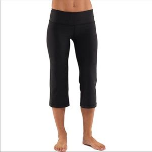 Lululemon Black Reversible Groove Crops/Yoga Crops 18” Size 6